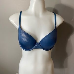 Victoria’s Secret Demi
36C 
T-shirt bra
Lightly lined
Blue Metallic